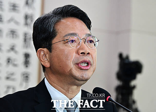 21일 경찰에 따르면 서울 영등포경찰서는 김승원 전 법무부 장관 후보자 관련 청탁금지법 위반 등 혐의로 4건의 고발을 접수해 수사하고 있다. 다만 경찰은 고발인 조사 등 수사 초기 단계로 사건 재배당 가능성도 언급했다. /배정한 기자
