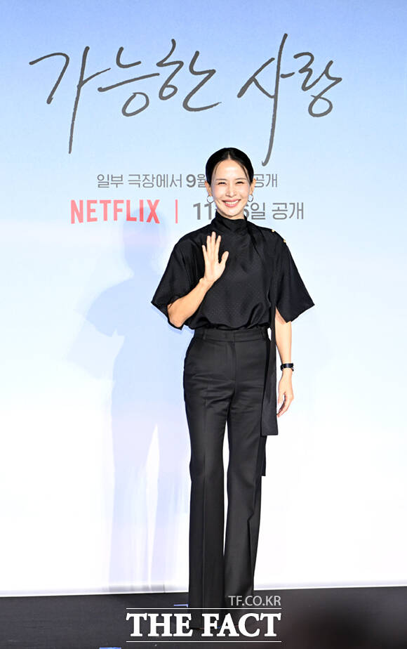 배우 조여정이 21일 서울 용산구 CGV 용산 아이파크몰에서 열린 영화 '가능한 사랑' 언론시사회 및 기자간담회에 참석해 포즈를 취하고 있다. /이새롬 기자