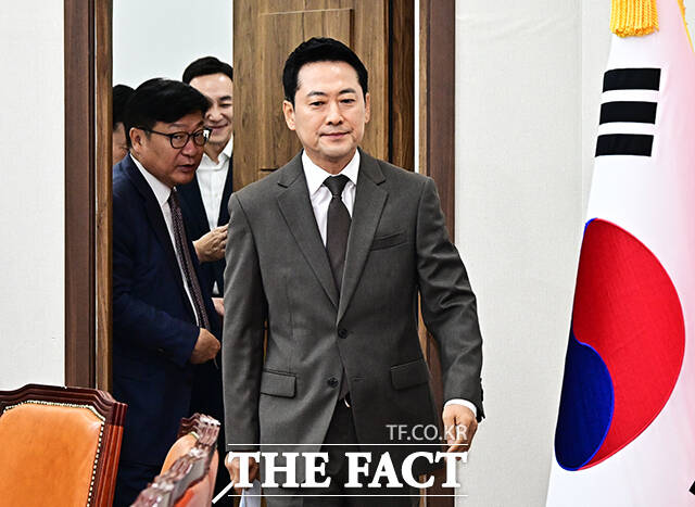 장동혁 국민의힘 대표가 21일 오전 서울 여의도 국회에서 열린 최고위원회의에 참석해 모두발언을 하고 있다. /국회=배정한 기자