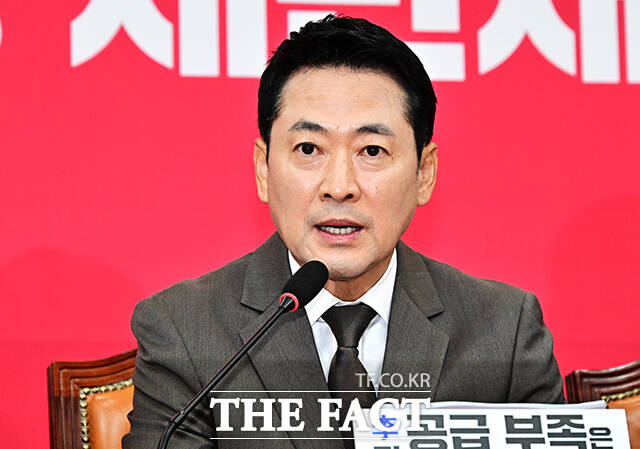 장동혁 국민의힘 대표가 21일 오전 서울 여의도 국회에서 열린 최고위원회의에 참석해 모두발언을 하고 있다. /국회=배정한 기자