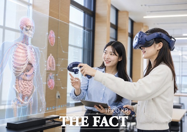 대전보건대학교는 교육환경 변화에 대응해 전공 교육과 AI·디지털 기술을 접목하는 교육 체계를 확대하고 있다. 학생들이 VR을 활용한 임상훈련을 진행하고 있다. /대전보건대학교