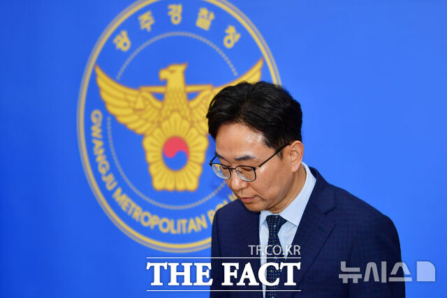 오동욱 경찰청 국가수사본부 특별수사단장이 지난 7월 15일 광주경찰청에서 열린 장윤기 살인사건 관련 진상규명 언론 브리핑에 앞서 사과하고 있다. /뉴시스