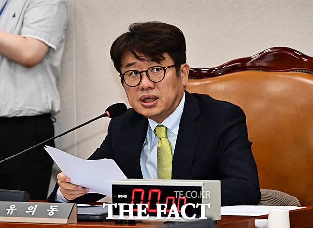 유의동 국토위원장이 21일 오후 서울 여의도 국회에서 열린 국토교통위원회 전체회의에 참석해 안건을 상정하고 있다. /국회=배정한 기자
