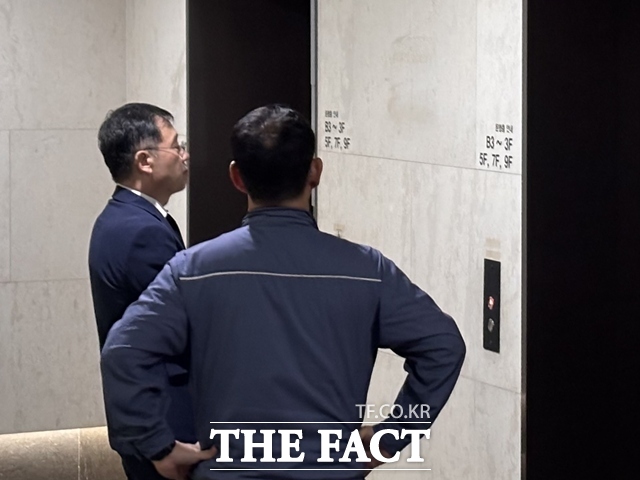조성현 HL만도 부회장이 21일 경기 성남시 HL만도 판교 사옥에서 기자회견이 무산된 뒤 자리를 떠나고 있다. /황지향 기자