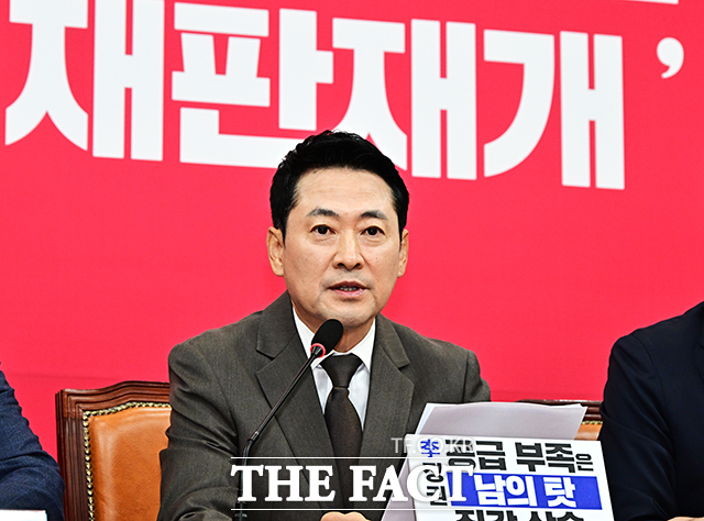장동혁 국민의힘 대표가 21일 오전 서울 여의도 국회에서 열린 최고위원회의에 참석해 모두발언을 하고 있다./국회=배정한 기자