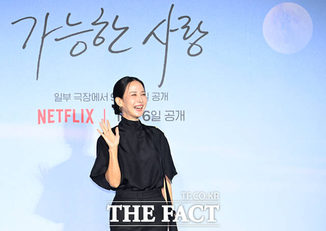 배우 조여정이 21일 서울 용산구 CGV 용산 아이파크몰에서 열린 영화 '가능한 사랑' 언론시사회 및 기자간담회에 참석해 포즈를 취하고 있다. /이새롬 기자