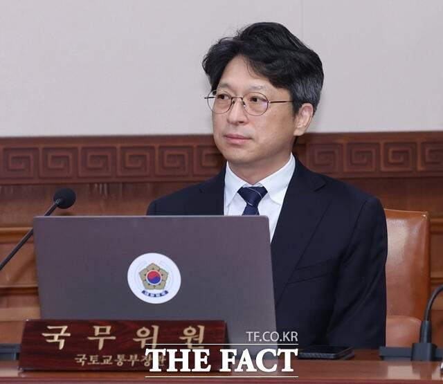 홍지선 국토교통부 장관이 취임 후 첫 주택공급 현장으로 22일 3기 신도시 부천대장지구를 찾아 주택공급 일정과 사업 추진 상황을 점검했다. /뉴시스