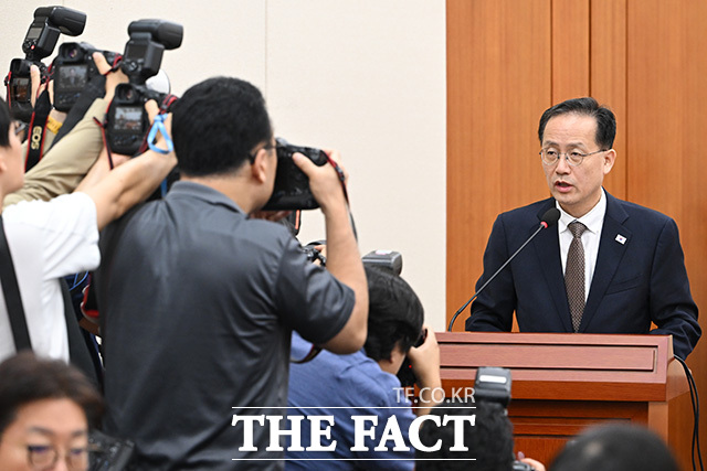 '대한민국과 미합중국 간 전략적투자의 운영 및 관리를 위한 특별법'에 따른 대미투자 사전 보고 위해 국회 찾은 이형일 신임 경제부총리 겸 재정경제부 장관.