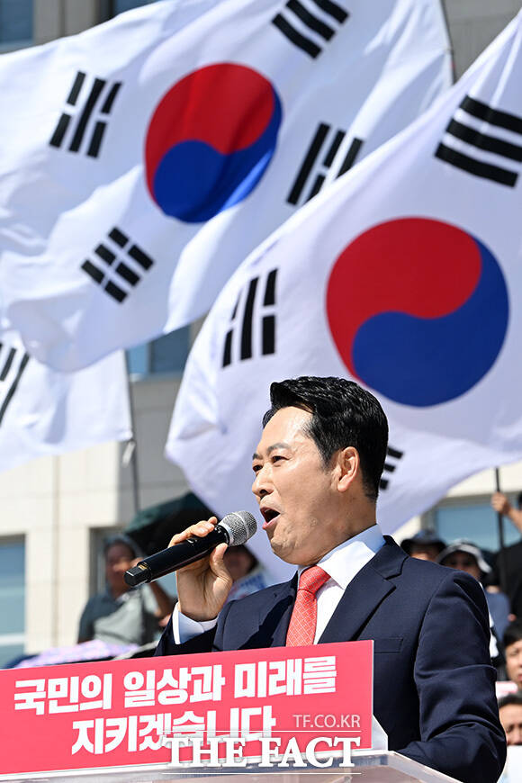 이재명 정권 실정 대국민 보고대회에서 발언하는 장 대표.