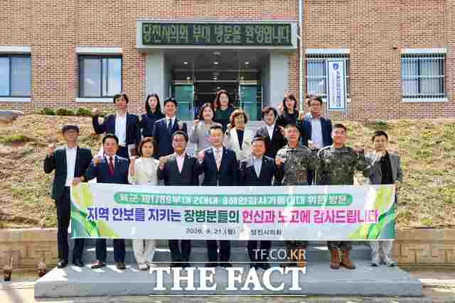 당진시의회가 21일 관내 군부대를 방문해 국군 장병들을 위문하고 격려했다. /당진시의회