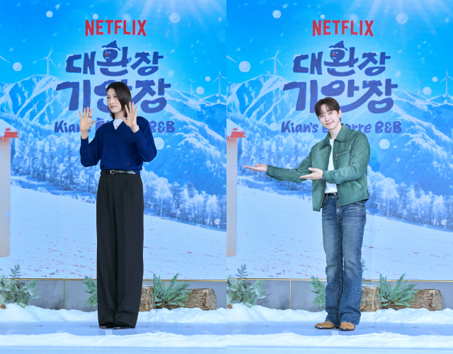 전 배구선수 김연경(왼쪽)과 2PM 멤버 겸 배우 이준호가 '대환장 기안장2'에 새로운 직원으로 합류해 전 세계 시청자들과 만날 준비를 마쳤다. /넷플릭스