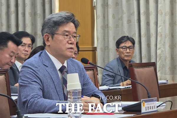 박민범 대전테크노파크원장 후보자가 22일 열린 인사청문회에서 의원들의 질의에 답변하는 모습. /정예준 기자