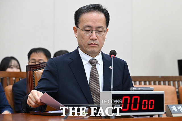 '대한민국과 미합중국 간 전략적투자의 운영 및 관리를 위한 특별법'에 따른 대미투자 사전 보고 위해 국회 찾은 이형일 신임 경제부총리 겸 재정경제부 장관.