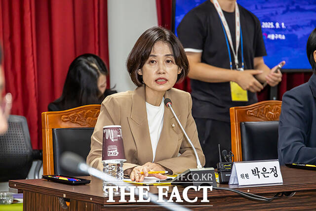 헌법재판소에 2년 이상 계류 중인 장기 미제사건이 345건에 달하면서 기본권 구제 지연을 막기 위한 실질적인 대책 마련이 필요하다는 지적이 나온다. 사진은 박은정 조국혁신당 의원./국회사진기자단