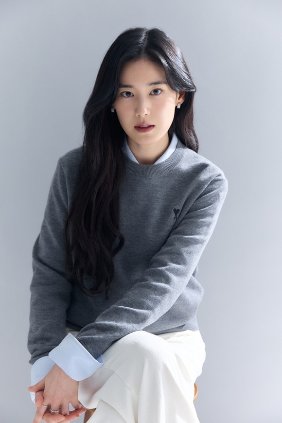 배우 정은채가 여러 장르의 작품에서 연기하고픈 마음을 내비쳤다. 그는 