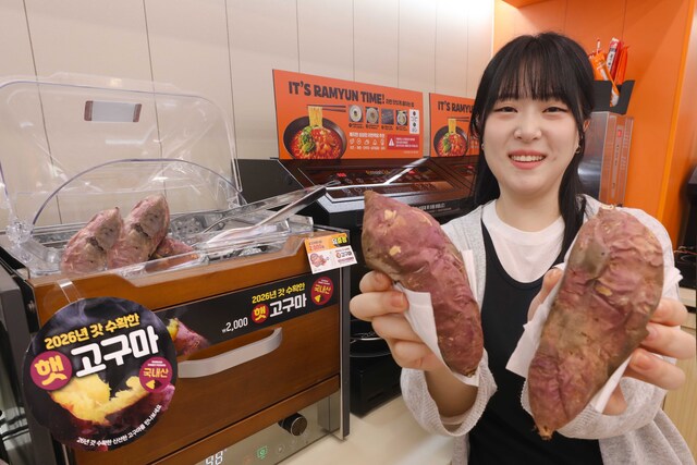 이마트24가 일교차가 커지는 가을 환절기를 맞아 동절기 상품 출시 시점을 전년 대비 약 한 달 앞당겨 판매한다. /이마트24