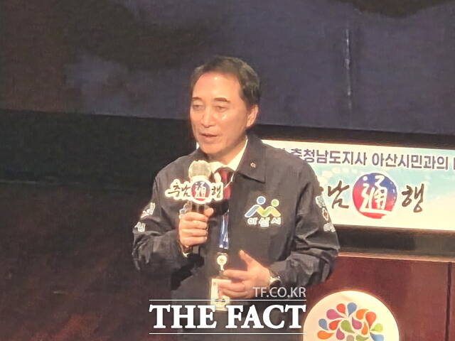박수현 충남도지사가 22일 아산시청 시민홀에서 아산시민과의 대화 충남通행을 진행하고 있다. /정효기 기자