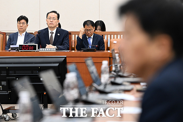 '대한민국과 미합중국 간 전략적투자의 운영 및 관리를 위한 특별법'에 따른 대미투자 사전 보고 위해 국회 찾은 이형일 신임 경제부총리 겸 재정경제부 장관.