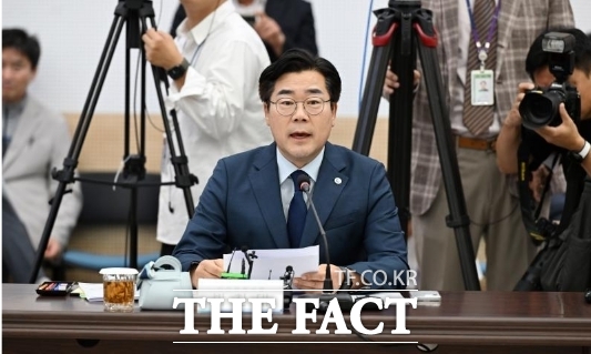 박찬대 인천시장이 22일 시청 대회의실에서 열린 2026년 더불어민주당-인천시 예산정책협의회에서 당 지도부에 내년도 국비 확보를 위한 초당적 협력을 요청했다. /인천시