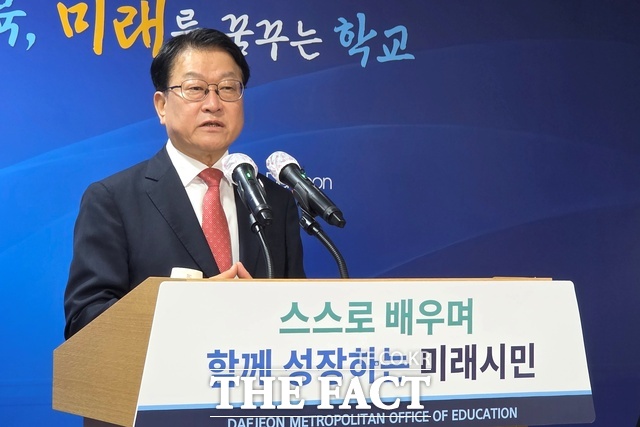 오석진 대전시교육감이 22일 언론브리핑을 열고 교육활동보호관 조직 신설에 대해 설명하고 있다. /정예준 기자