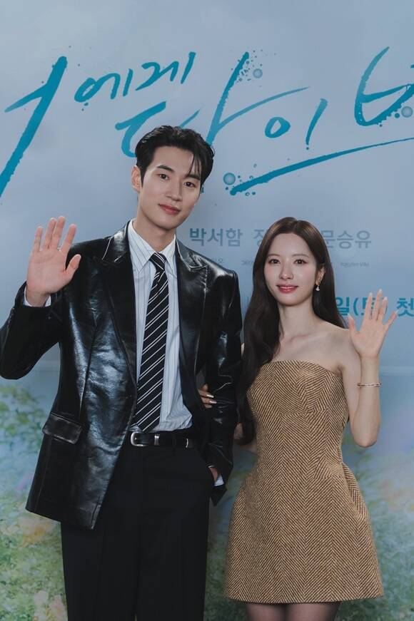 박서함(왼쪽)과 김지연은 극중 정우재와 윤하나 역을 맡았다./덱스터픽쳐스·아뮤즈엔터테인먼트