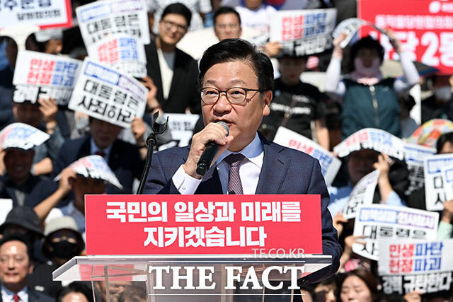 이재명 정권 실정 대국민 보고대회에서 발언하는 장 대표.