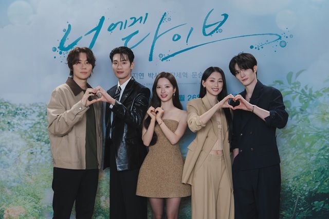 총 12부작으로 구성된 '너에게 다이브'는 26일 오후 10시 40분 디즈니+와 채널A에서 첫 공개된다./덱스터픽쳐스·아뮤즈엔터테인먼트