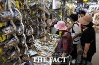  '한가위만 같아라'...장 보는 시민들로 북적이는 전통시장 [TF사진관]