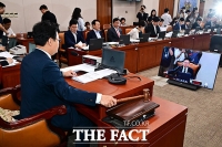  산자위, '김병주 MBK 회장·최승호 삼성 노조위원장' 국감 증인 채택 [TF사진관]