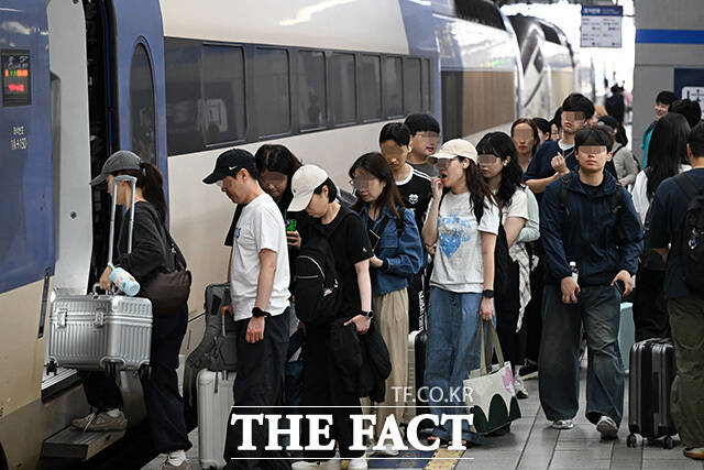 하루 앞으로 다가온 추석 연휴. 북적이는 용산역.