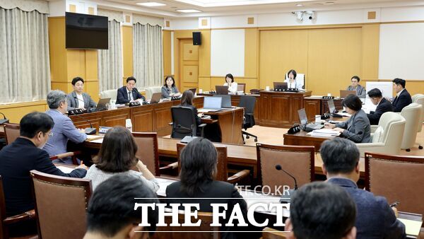 대전시의회 인사청문특별위원회가 23일 박민범 대전테크노파크 원장 임명 후보자에 대한 인사청문 경과보고서를 채택하고 '적격' 의견으로 의결했다. /대전시의회
