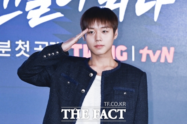 배우 박지훈이 6일 오후 서울 광진구 풀만 앰배서더 서울 이스트폴 브로드웨이홀에서 열린 티빙 오리지널 '취사병 전설이 되다' 제작발표회에 참석해 포즈를 취하고 있다. /송호영 기자