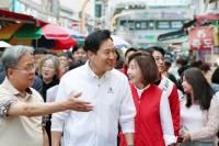  추석 전통시장 찾은 오세훈…상인들 