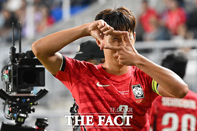 [더팩트ㅣ수원월드컵경기장=남용희 기자] 대한민국과 에콰도르의 평가전이 24일 오후 경기도 수원시 팔달구 수원월드컵경기장에서 열린 가운데 손흥민이 득점 후 기뻐하고 있다.