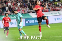  '3번째 골' 날아오르는 이동경 [포토]