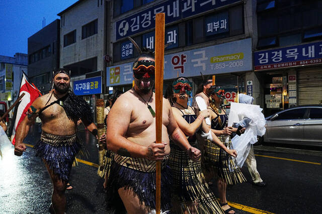 2026 안동국제탈춤페스티벌이 25일 탈춤축제장 메인무대에서 개막했다. /안동시