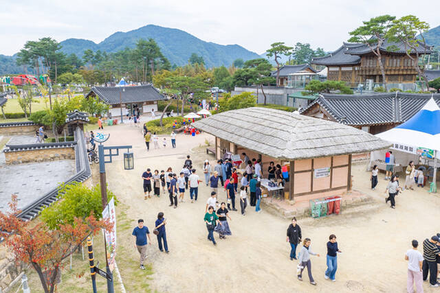 25일 예천 삼강문화단지 일원에서 2026 예천 삼강나루주막축제가 막을 올렸다. /예천군