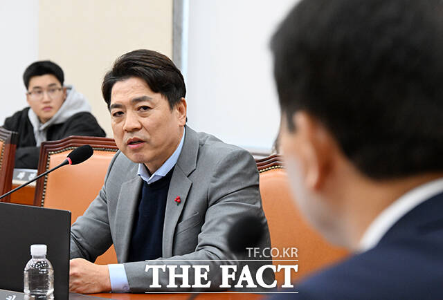 2022년 대통령 관저 이전 과정에 역술인 '천공'이 개입했다는 의혹을 제기한 부승찬 더불어민주당 의원(전 국방부 대변인)과 김종대 전 정의당 의원 등이 검찰에서 무혐의 처분을 받았다. /배정한 기자