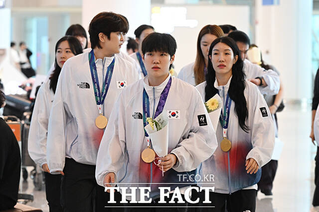 '금의환향'하는 여자 핸드볼 대표팀.