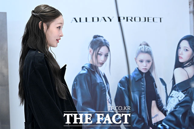 그룹 올데이 프로젝트(ALLDAY PROJECT)의 애니가 28일 오전 서울 중구 무신사 스토어 명동점에서 열린 EP 2집 ‘크래시(CRASH)’ 발매 기념 무신사 팝업스토어 오픈 이벤트에 참석해 포즈를 취하고 있다. /서예원 기자