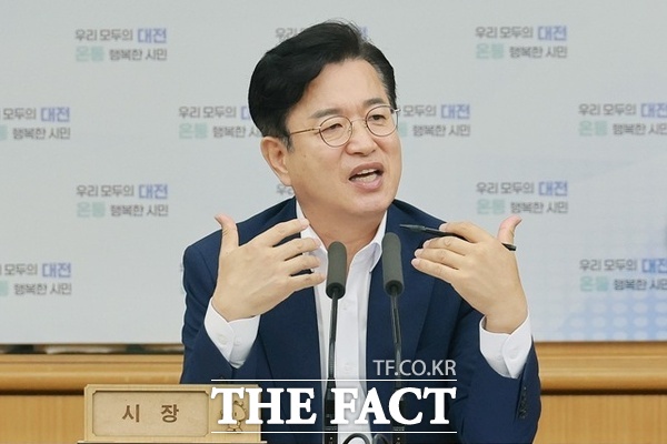 허태정 대전시장이 28일 주간업무회의를 주재하고 있다. /대전시
