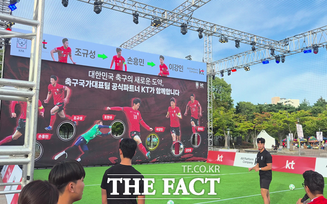 28일 오승혁의 현장은 대한민국 축구 대표팀의 A매치 평가전을 3시간 가령 앞두고 서울 마포구 상암동에 있는 서울월드컵경기장을 찾았다. 현장은 축제 분위기 속에서 즐거운 체험들이 이어졌다. /서울월드컵경기장=오승혁 기자
