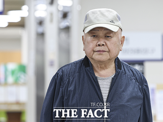 검찰이 김건희 여사에 대해 이른바 '쥴리 의혹'을 제기한 혐의로 기소된 안해욱 전 한국초등학교태권도연맹 회장과 정천수 전 열린공감TV 대표에게 각각 징역 2년을 구형했다. /사진공동취재단