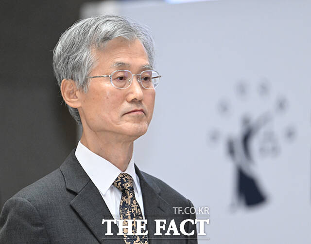 조희대 대법원장이 11일 오전 서울 서초구 대법원 중앙홀에서 열린 '2026 대한민국 법원의 날 기념식'에 참석하고 있다. /박헌우 기자