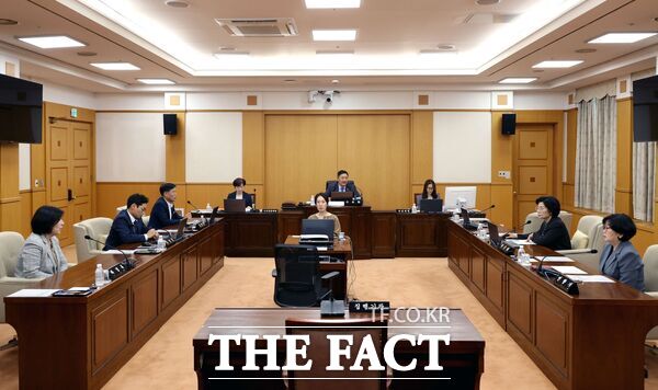 대전시의회 원자력안전 특별위원회가 28일 제1차 회의를 열고 본격적인 활동에 들어갔다. /대전시의회