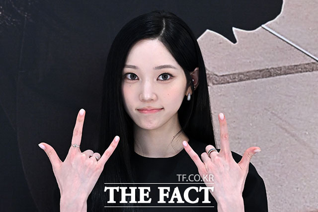 그룹 올데이 프로젝트(ALLDAY PROJECT)의 영서가 28일 오전 서울 중구 무신사 스토어 명동점에서 열린 EP 2집 ‘크래시(CRASH)’ 발매 기념 무신사 팝업스토어 오픈 이벤트에 참석해 포즈를 취하고 있다. /서예원 기자