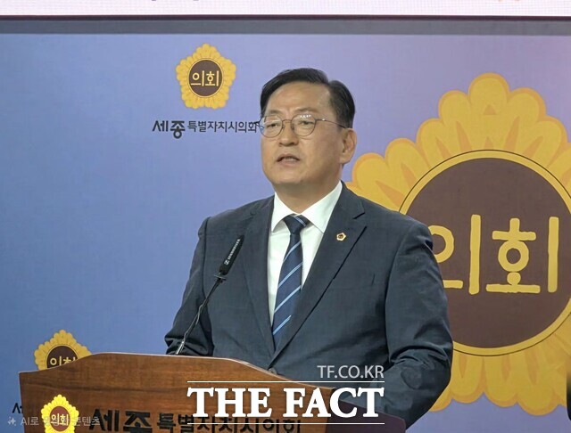 유인호 세종시의회 제1부의장이 28일 세종시의회 대회의실에서 열린 제109회 정례회 의정 브리핑을 주재하고 있다. /김형중 기자