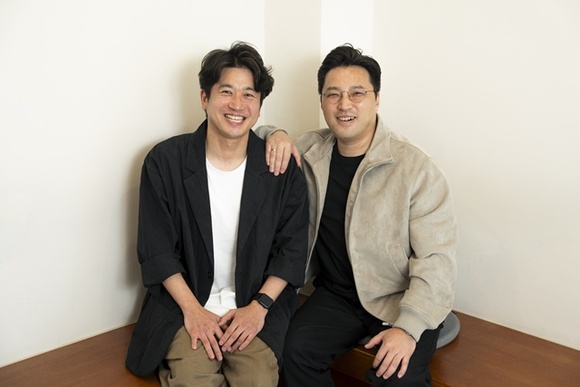 윤기영 작가(왼쪽)와 민준기 감독이 드라마 '신병'을 향한 강한 애정과 함께 새로운 시즌을 향한 각오를 드러냈다. /KT스튜디오지니