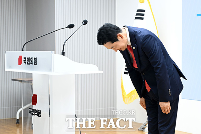 청년정책기획단 위촉장 수여식 및 제1차 전체회의에서 인사말 하는 장 대표.