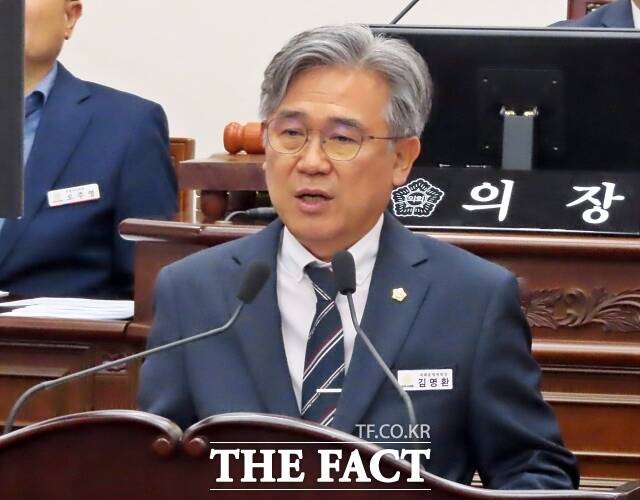 김명환 공주시의회 의원이 28일 본회의장에서 열린 공주시의회 제269회 제1차 정례회 제1차 본회의 5분 자유발언을 하고 있다. /김형중 기자